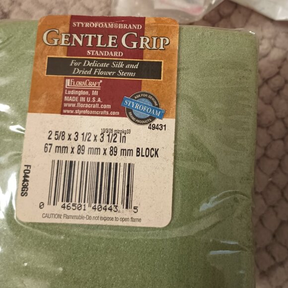 NEW lot of 3 blocks floral foam - Picture 3 of 3